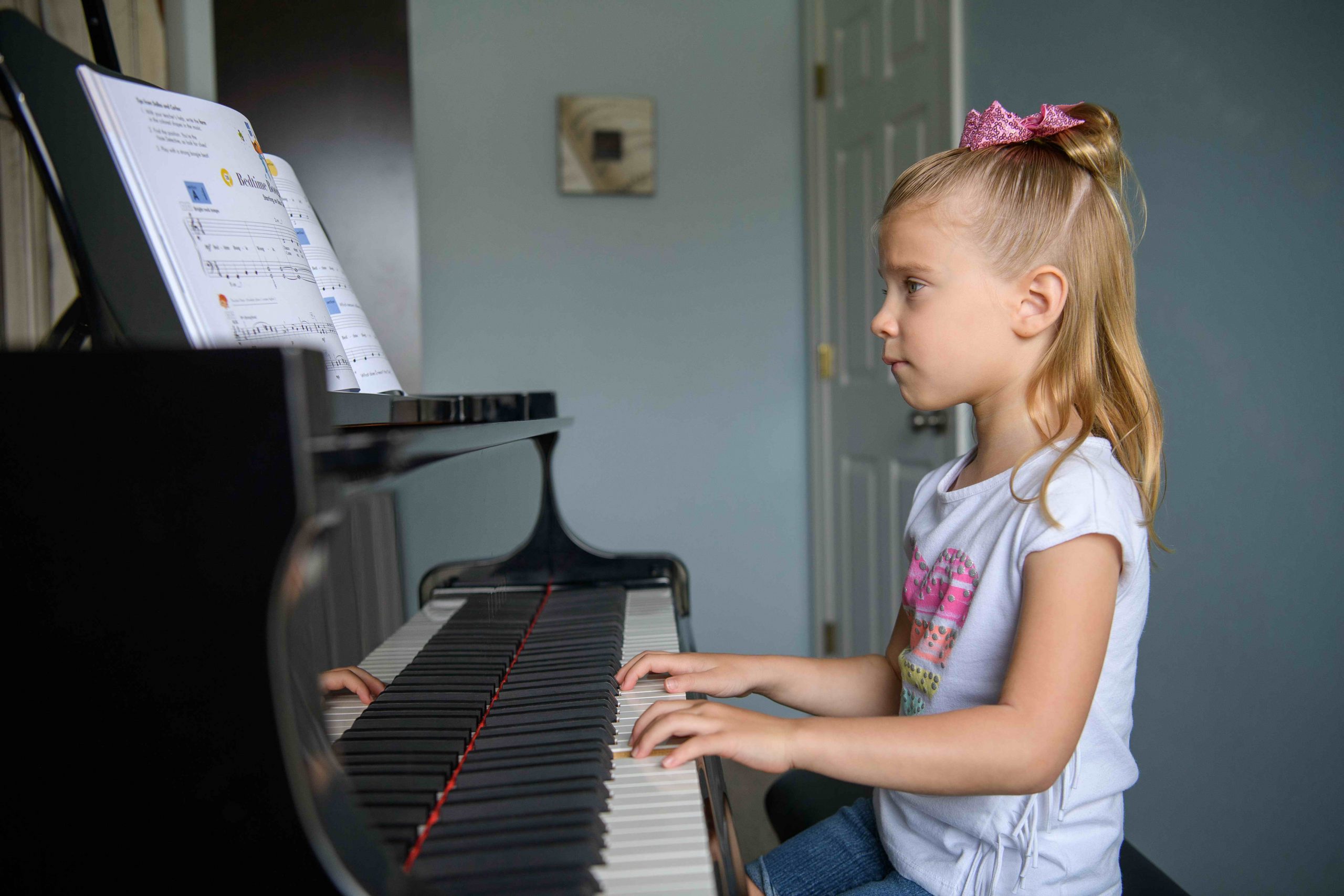 Kindergarten piano lesson